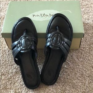 Nurture Sprout 001 Sandals / Black / Size 7 Medium